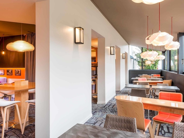 Imagen del bar/restaurante del Hotel Ibis Styles Paris Velizy. Foto 8