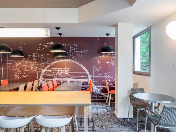 Imagen del bar/restaurante del Hotel Ibis Styles Paris Velizy. Foto 9