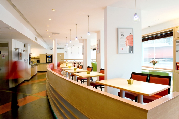 Imagen del bar/restaurante del Hotel Ibis Styles Poissy. Foto 4