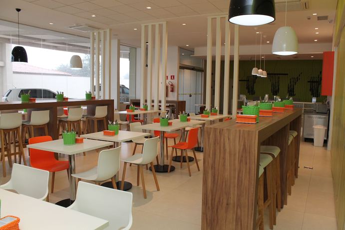 Imagen del bar/restaurante del Hotel Ibis Styles Ponta Pora. Foto 6