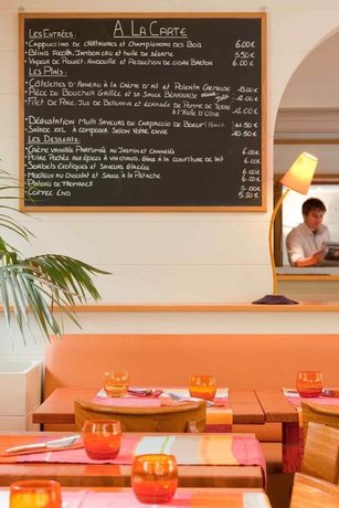 Imagen del bar/restaurante del Hotel Ibis Styles Quimper. Foto 7