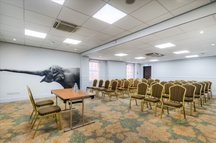 Imagen de los interiores del Hotel Ibis Styles Reading Centre. Foto 13