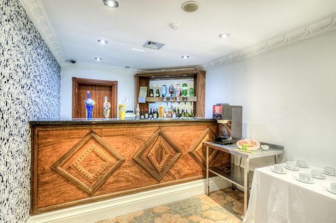 Imagen del bar/restaurante del Hotel Ibis Styles Reading Centre. Foto 2