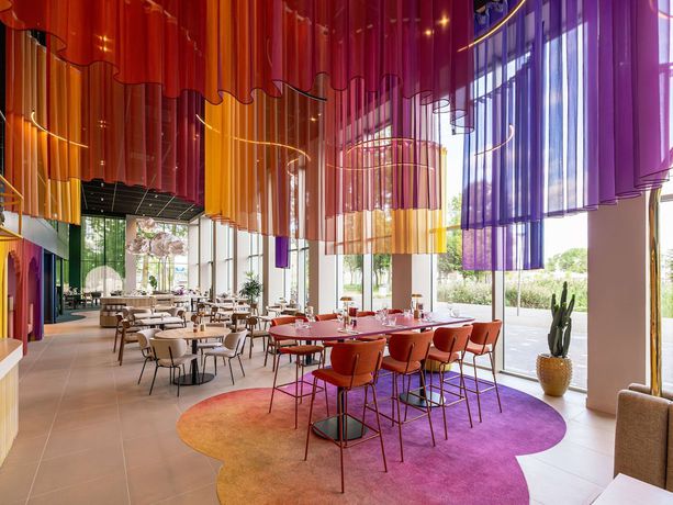 Imagen del bar/restaurante del Hotel Ibis Styles Rotterdam Ahoy. Foto 9