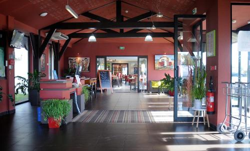 Imagen de los interiores del Hotel Ibis Styles Segre. Foto 19
