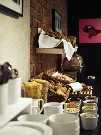 Imagen del bar/restaurante del Hotel Ibis Styles Stockholm Odenplan. Foto 6