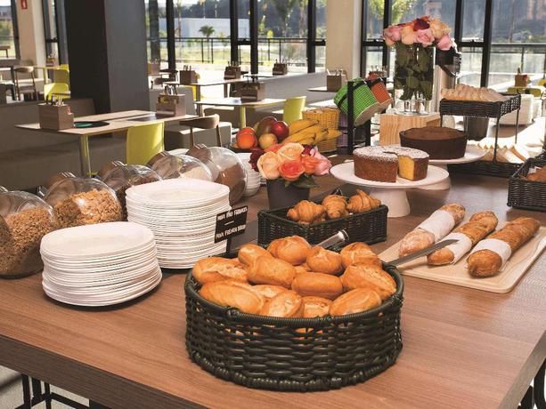 Imagen del bar/restaurante del Hotel Ibis Styles Taubate. Foto 5