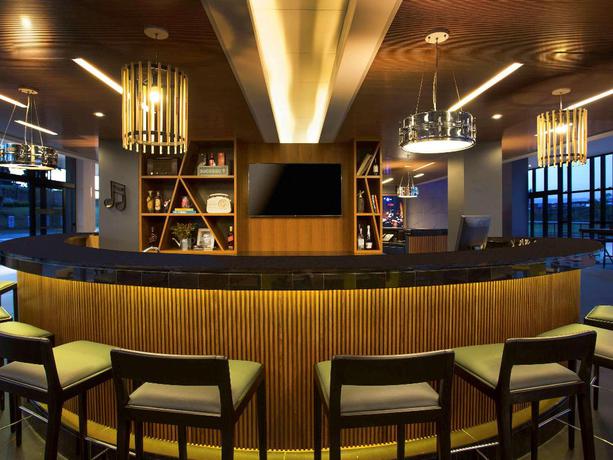 Imagen del bar/restaurante del Hotel Ibis Styles Taubate. Foto 11