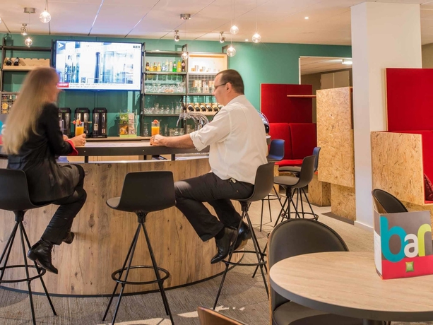 Imagen del bar/restaurante del Hotel Ibis Styles Tours Sud. Foto 7