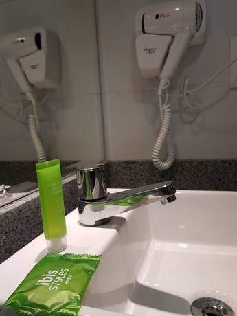 Imagen de la habitación del Hotel Ibis Styles Vitoria Da Conquista. Foto 15