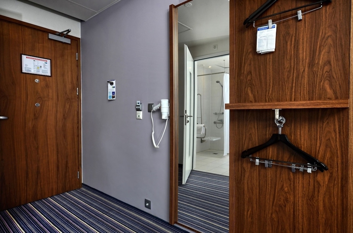 Imagen de la habitación del Hotel Ibis Styles Warsaw Airport. Foto 9