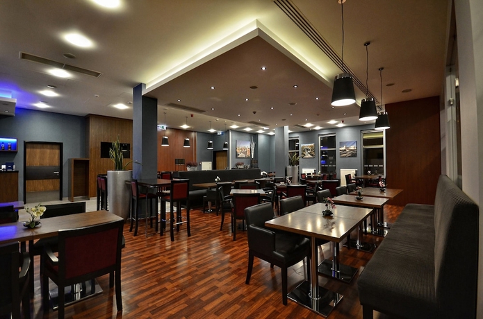 Imagen de los interiores del Hotel Ibis Styles Warsaw Airport. Foto 11
