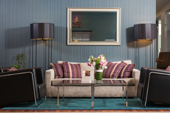 Imagen de los interiores del Hotel Ibis Styles Warsaw Airport. Foto 19