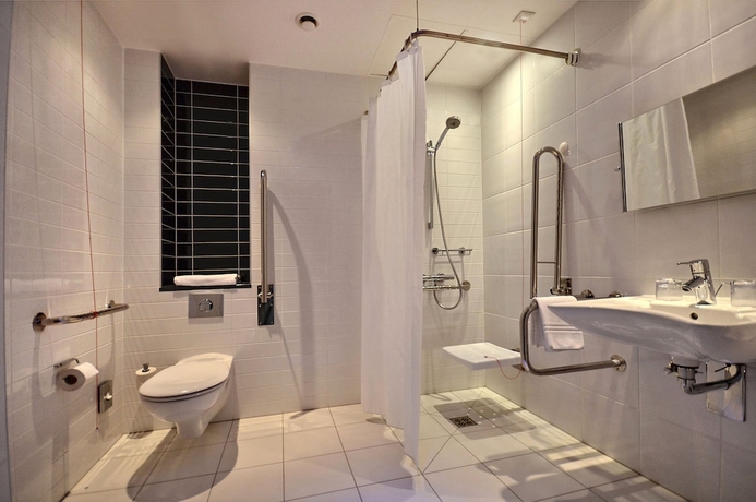 Imagen de la habitación del Hotel Ibis Styles Warsaw Airport. Foto 10