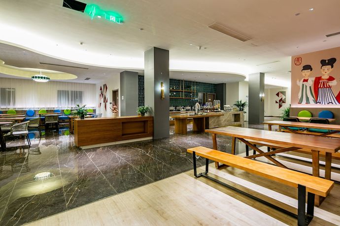 Imagen del bar/restaurante del Hotel Ibis Styles Xi\'an Bell and Drum Tower Square Muslim Quarter. Foto 5