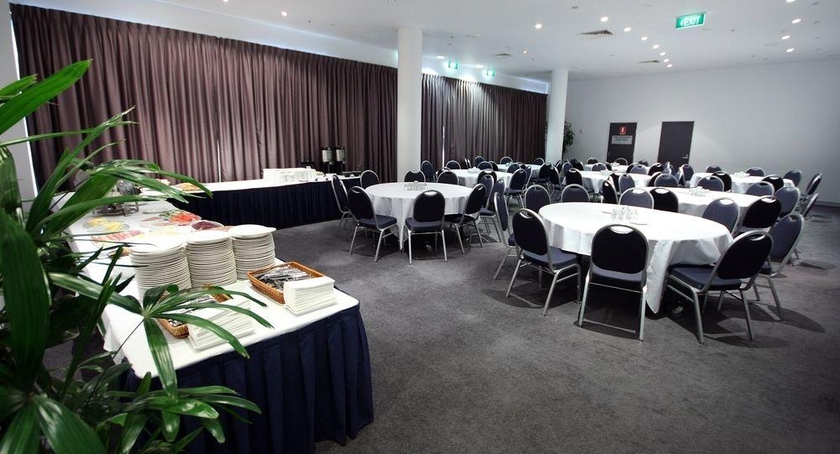 Imagen general del Hotel Ibis Sydney Olympic Park. Foto 11