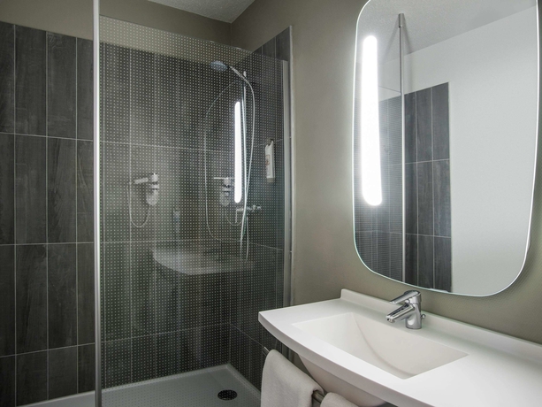 Imagen de la habitación del Hotel Ibis Tarbes Odos. Foto 16
