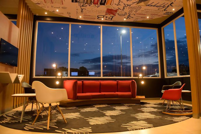 Imagen de los interiores del Hotel Ibis Tatu&iacute;. Foto 14
