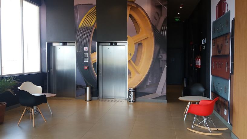 Imagen de los interiores del Hotel Ibis Tatu&iacute;. Foto 17
