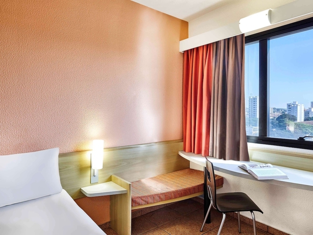 Imagen de la habitación del Hotel Ibis Taubate. Foto 9
