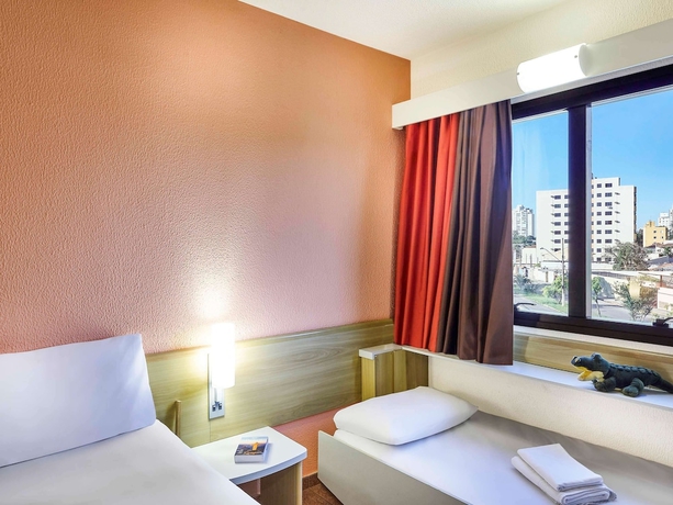 Imagen de la habitación del Hotel Ibis Taubate. Foto 11