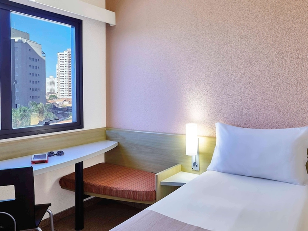 Imagen de la habitación del Hotel Ibis Taubate. Foto 18