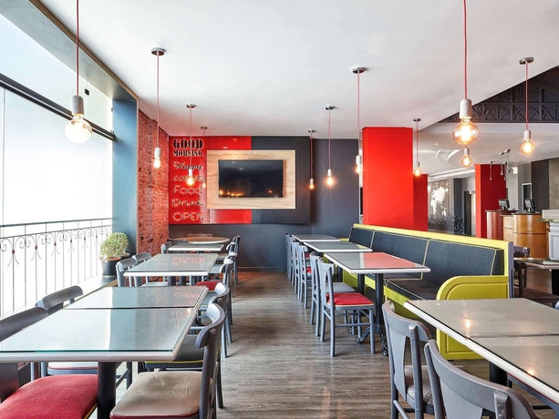 Imagen del bar/restaurante del Hotel Ibis Taubate. Foto 4