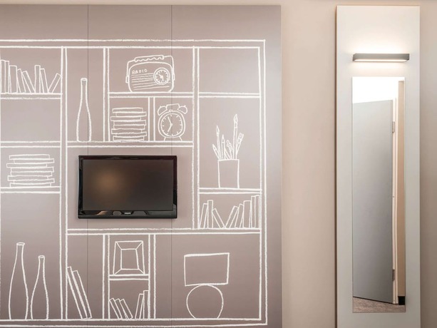 Imagen de la habitación del Hotel Ibis Tbilisi Stadium. Foto 19