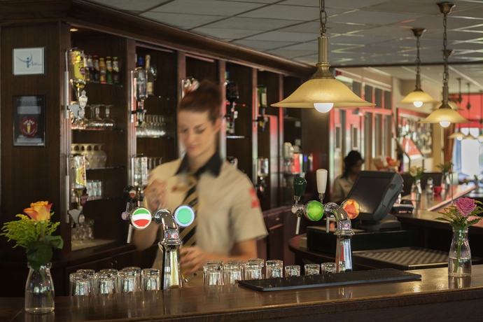 Imagen del bar/restaurante del Hotel Ibis Tilburg. Foto 9