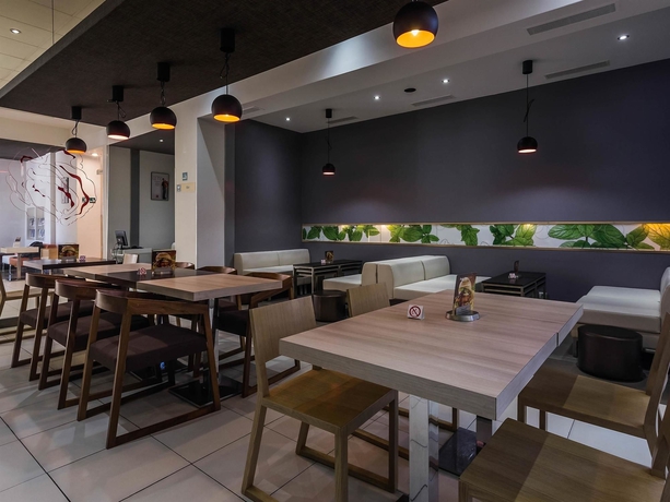 Imagen del bar/restaurante del Hotel Ibis Tlemcen. Foto 8