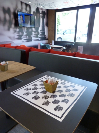 Imagen del bar/restaurante del Hotel Ibis Toulon La Seyne Sur Mer. Foto 8