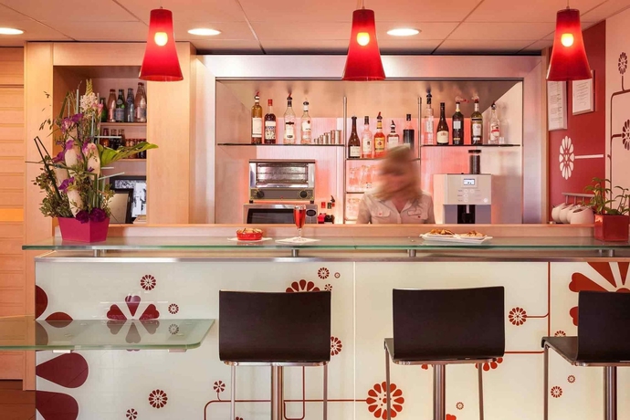 Imagen del bar/restaurante del Hotel Ibis Toulouse Airport. Foto 8