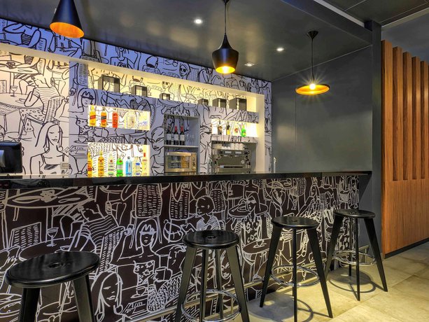 Imagen del bar/restaurante del Hotel Ibis Trujillo. Foto 6