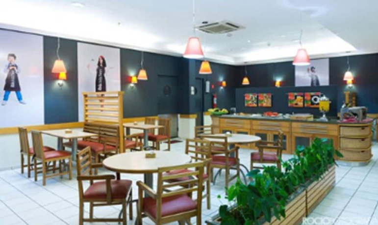 Imagen del bar/restaurante del Hotel Ibis Uberlandia. Foto 2