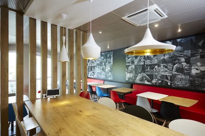 Imagen del bar/restaurante del Hotel Ibis Valenciennes. Foto 2