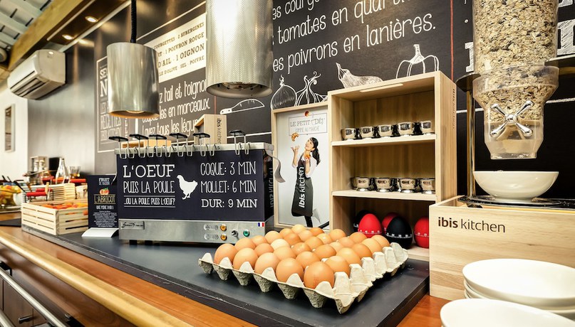 Imagen del bar/restaurante del Hotel Ibis Valenciennes. Foto 3