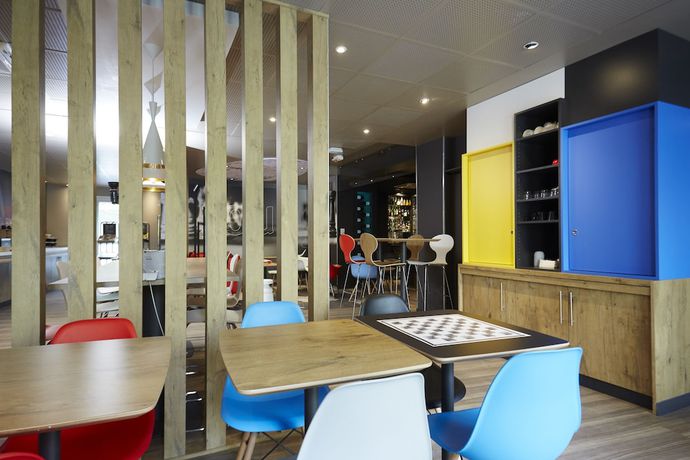Imagen del bar/restaurante del Hotel Ibis Valenciennes. Foto 5