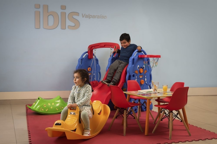 Imagen de los interiores del Hotel Ibis Valparaiso. Foto 19