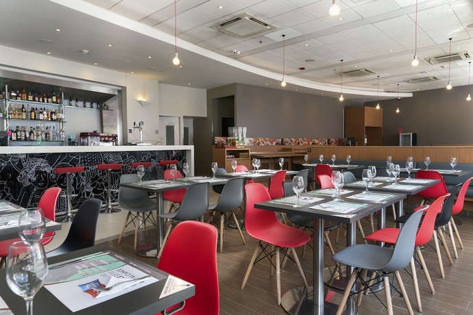 Imagen del bar/restaurante del Hotel Ibis Valparaiso. Foto 5