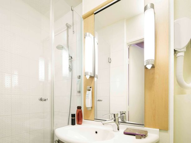 Imagen de la habitación del Hotel Ibis Versailles Chateau. Foto 19