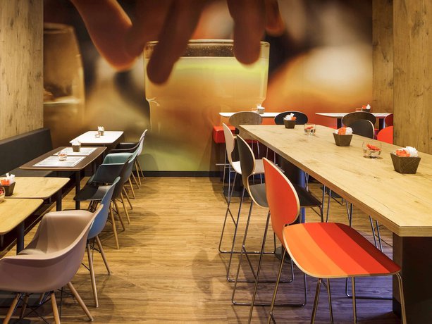 Imagen del bar/restaurante del Hotel Ibis Versailles Chateau. Foto 8