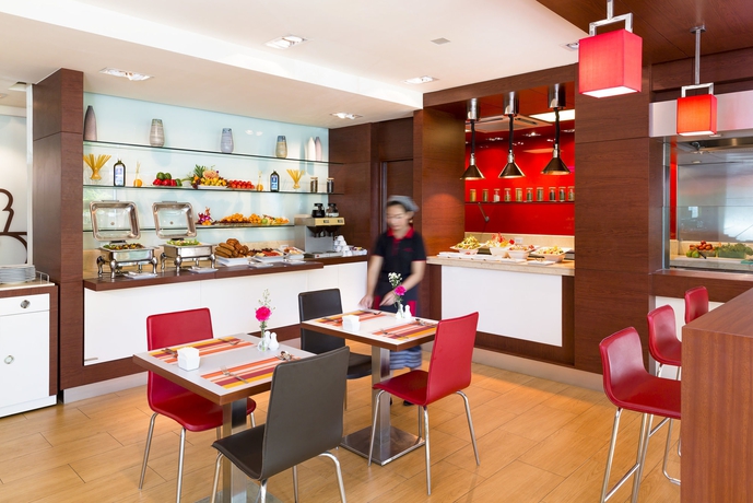 Imagen del bar/restaurante del Hotel Ibis Vientiane Nam Phu. Foto 7