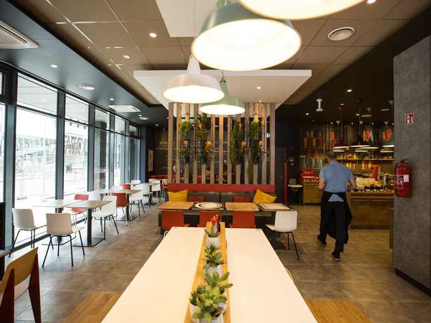 Imagen del bar/restaurante del Hotel Ibis Vilnius Centre. Foto 4