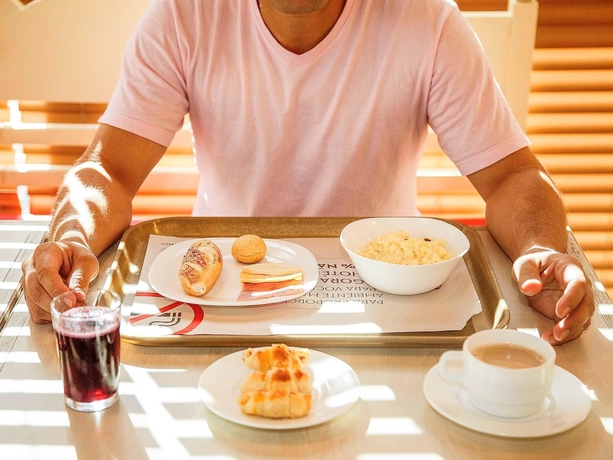 Imagen del bar/restaurante del Hotel Ibis Vitoria Aeroporto. Foto 5