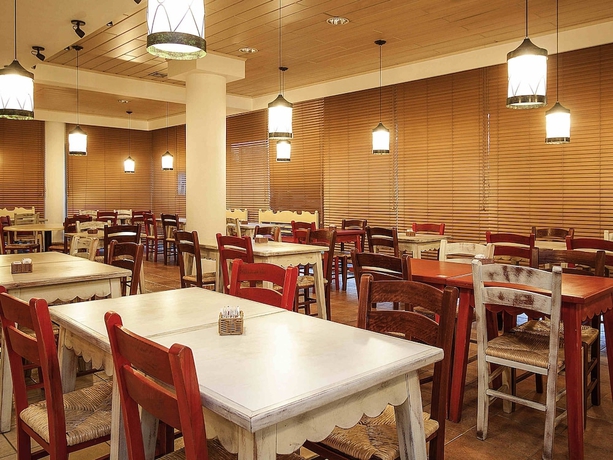 Imagen del bar/restaurante del Hotel Ibis Vitoria Aeroporto. Foto 7