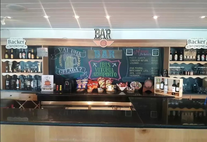 Imagen del bar/restaurante del Hotel Ibis Vitoria Aeroporto. Foto 8