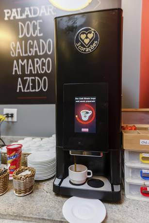 Imagen del bar/restaurante del Hotel Ibis Vitoria Praia De Camburi. Foto 3