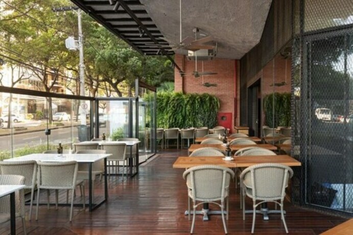 Imagen del bar/restaurante del Hotel Ibis Vitoria Praia Do Canto. Foto 19