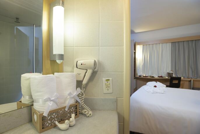 Imagen de la habitación del Hotel Ibis Vitoria Praia Do Canto. Foto 23