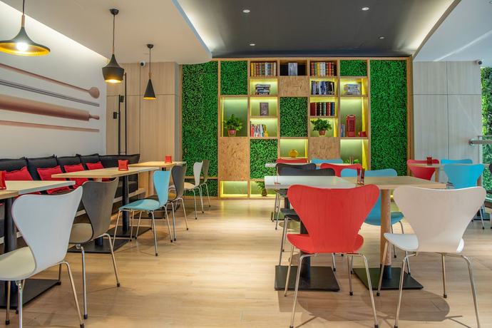 Imagen del bar/restaurante del Hotel Ibis Weinan Normal University Chaoyang Street. Foto 7